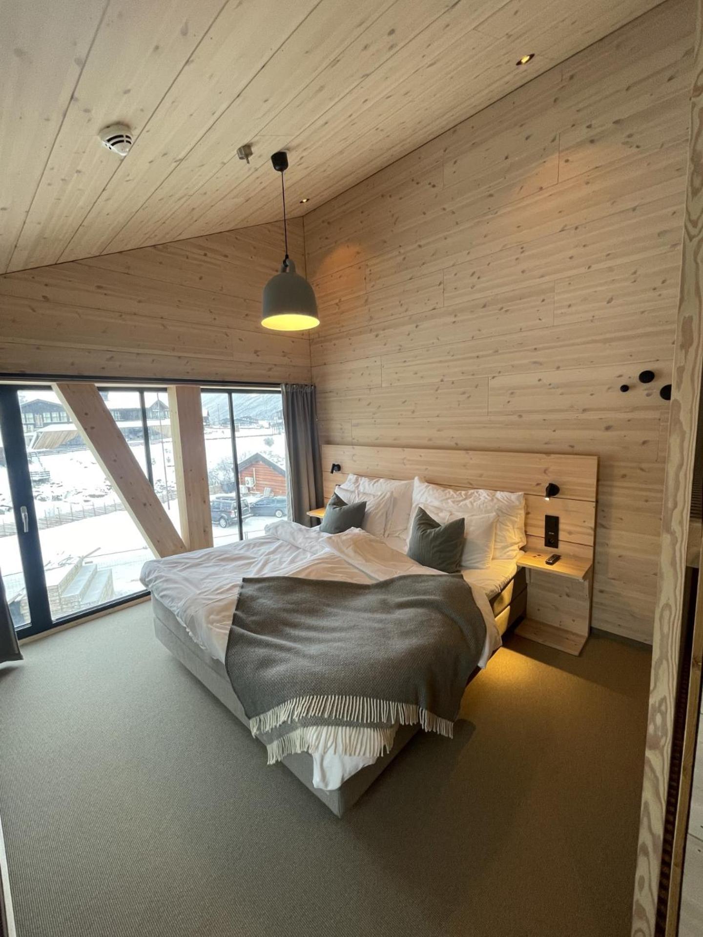 Brimibue Hotel Lom Exteriör bild